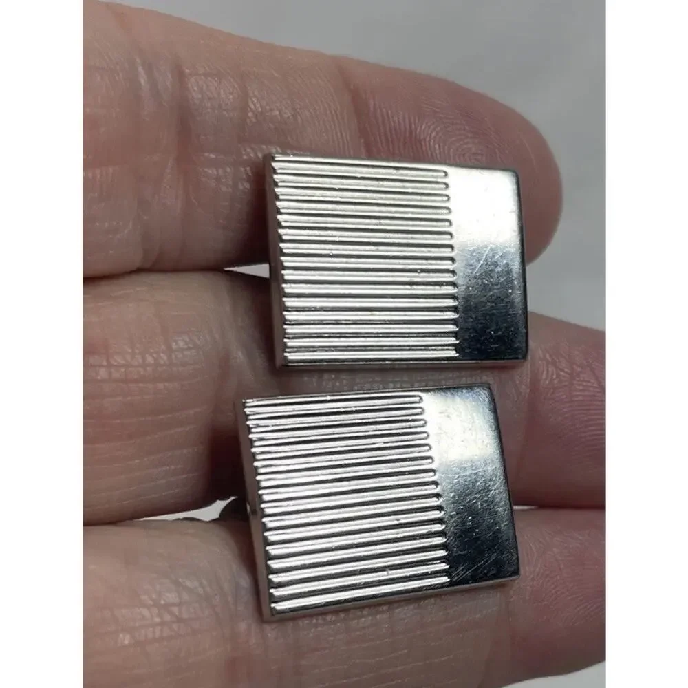 Beautiful Silver Tone Vintage SWANK Cuff Links And Sliver Square Unknown Brand